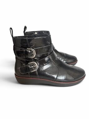 FitFlop Laila Double Buckle Ankle Boots Size 8 Black Crinkle Patent Leather Moto